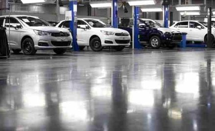 Maleje sprzedaż używanych samochodów