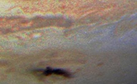 Ciemna plama to ślad po zderzeniu małego obiektu z największą planetą Układu Słonecznego