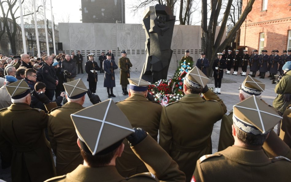 Apel pamięci przy Centrum Weterana