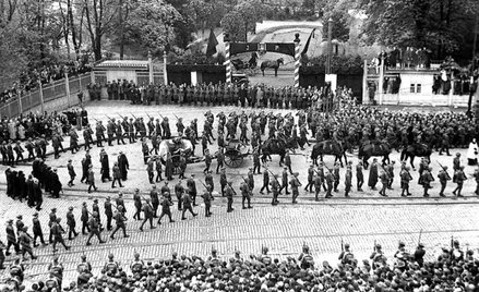 Pogrzeb Józefa Piłsudskiego (kwiecień 1935 r.) Metafora o „Pojedynku dwóch trumien” jest żywa do dzi