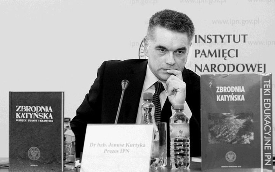 IPN kierowany przez Janusza Kurtykę przygotował dziesiątki publikacji dla uczczenia 70. rocznicy zbr