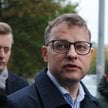 Poseł PiS Marcin Romanowski (C) w drodze do siedzibie Prokuratury Krajowej w Warszawie jeszcze przed