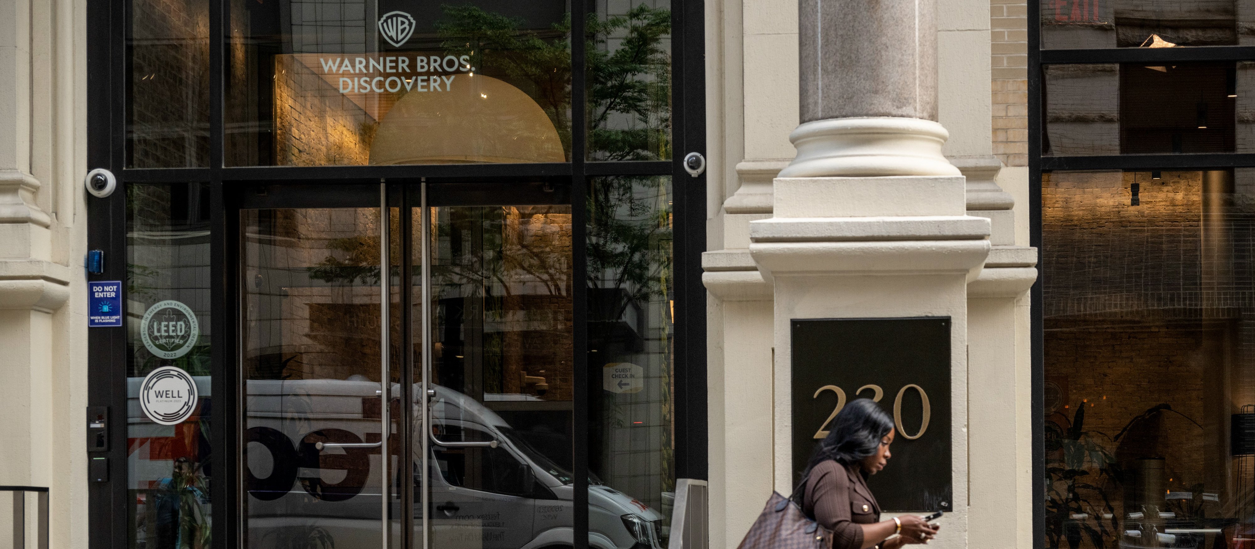 Znowu gorąco wokół właściciela TVN. Potencjalny nabywca ułożył się z Trumpem