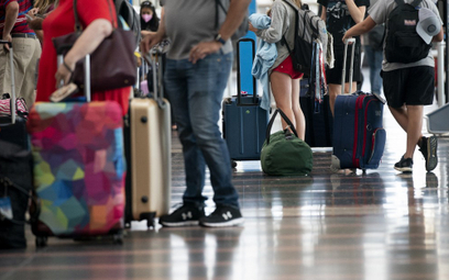 Większość Brytyjczyków lata zgodnie z planem. „Chaos na lotniskach? Przesada”