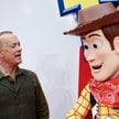 We wszystkich częściach „Toy Story” głos szeryfowi Chudemu użycza Tom Hanks.