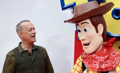 We wszystkich częściach „Toy Story” głos szeryfowi Chudemu użycza Tom Hanks.