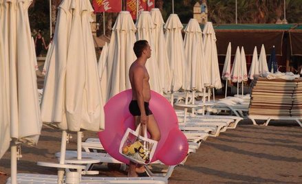 Klienci biur podróży korzystający z ofert portali sprzedaży grupowej i wykupujący tzw. pakiety dynam