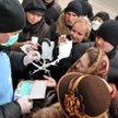 Działach Partii Legionów rozdaje maseczki na Ukrainie