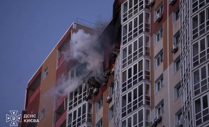Rosjanie znów uderzyli w Most Południowy. Ofiara śmiertelna w Kijowie