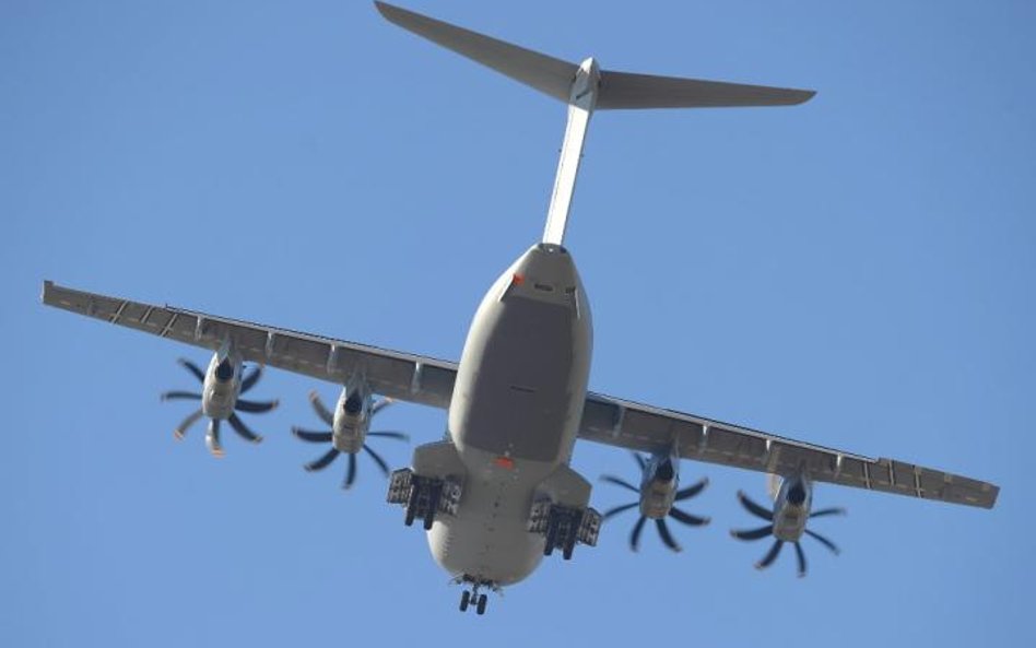 Udany lot A400M, ale nie koniec problemów