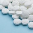 Aspiryna po szczepieniu przeciw COVID-19? Lekarz ostrzega