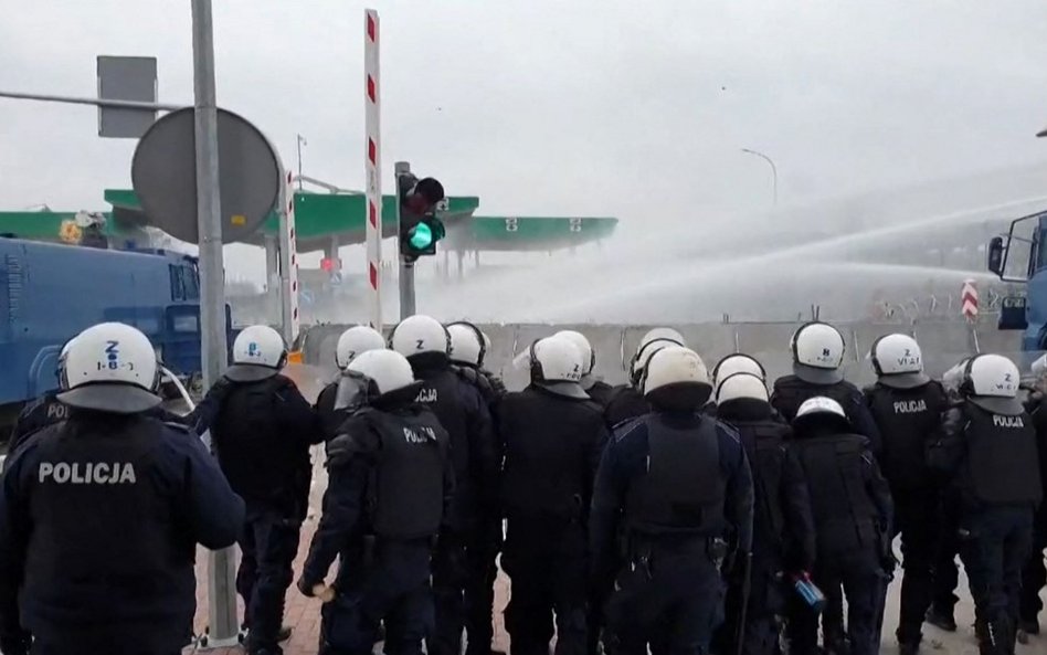 Starcie na granicy. Siedmiu polskich policjantów rannych