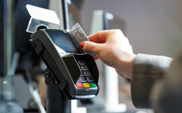 Cash back jest dostępny pod warunkiem zapłacenia kartą za zakupy w sklepie