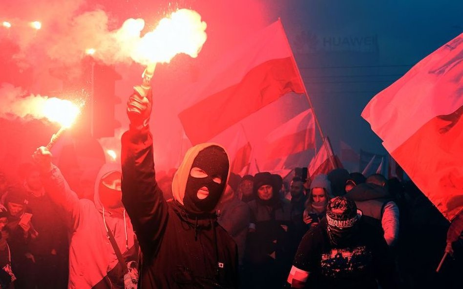 Sondaż: Czy kominiarki na demonstracjach powinny być zakazane