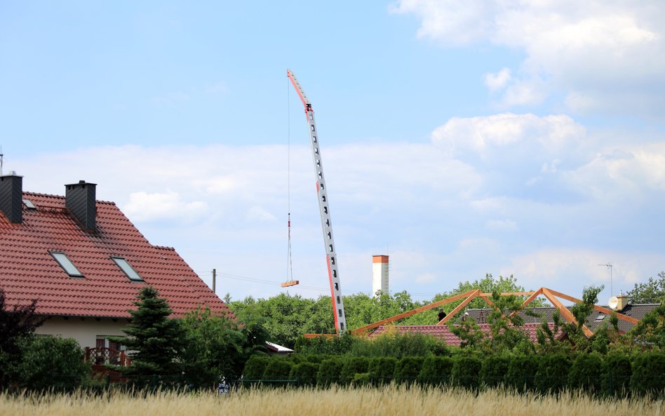 Jak sprawdzić czy dom nie stoi zbyt blisko granicy działki