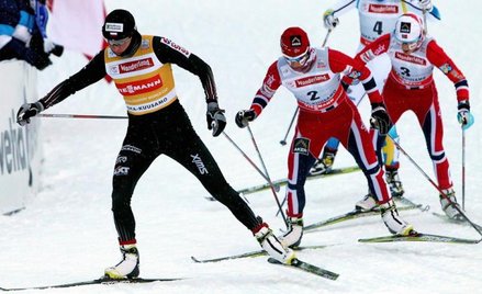 Justyna Kowalczyk (z lewej) wygrała w Kuusamo sprint i bieg na 5 km stylem klasycznym, na 10 km styl