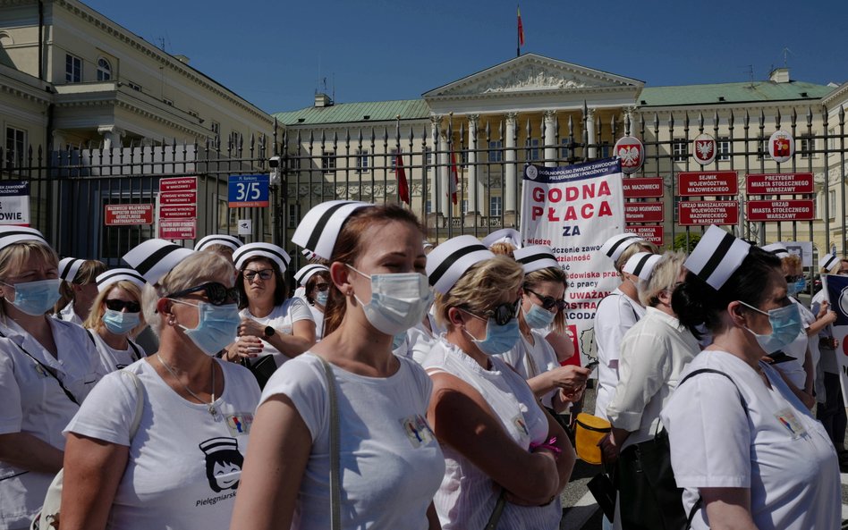 Pielęgniarki nie godzą się na zaniżanie wynagrodzeń i kierują do sądów pozwy