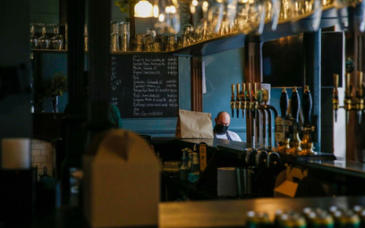 The Guardian: Fala zamknięć pubów i barów w Wielkiej Brytanii