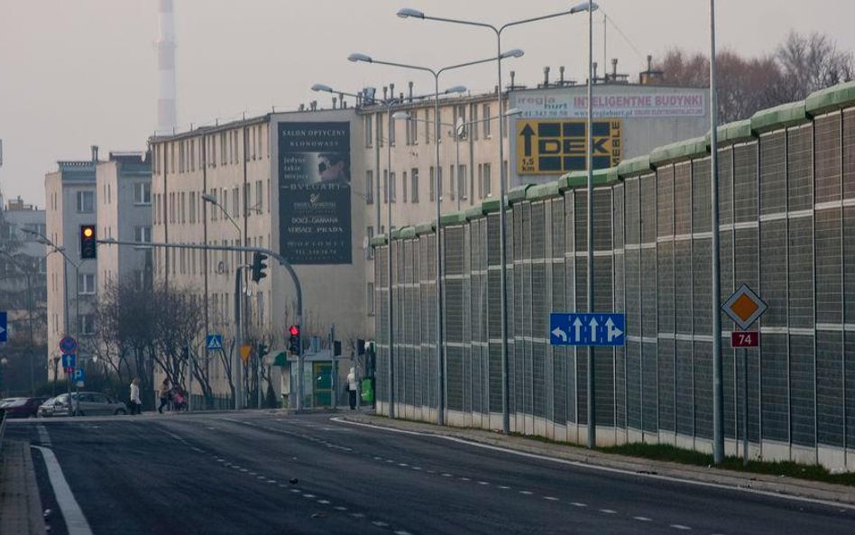 Ekranami stawianymi przy drogach powinna się zająć prokuratura – uważają eksperci