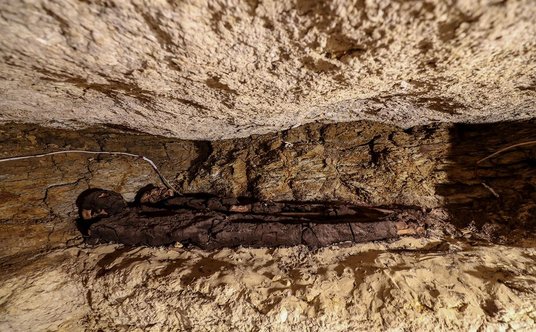 To kolejne odkrycie w Egipcie. Na zdjęciu: mumie w liczącym trzy tysiące lat grobowcu w Tuna al-Dżab