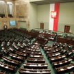 Przywileje byłych posłów: 2 lata bez zwolnienia i obniżki pensji