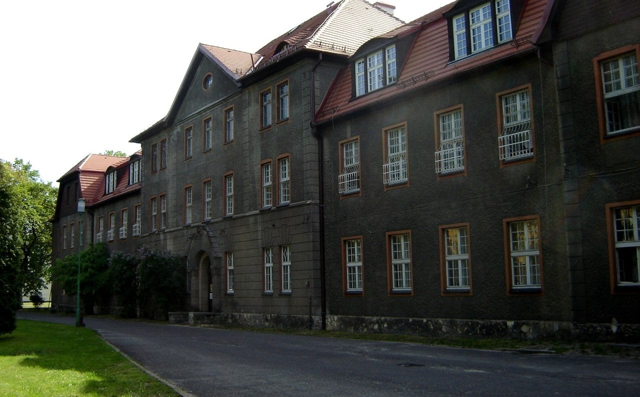 Okrutna zbrodnia Niemców w szpitalu. Nieosądzona lekarka po wojnie otrzymała Krzyż Zasługi RFN