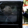 Nowy Jork, niedziela. Hillary Clinton po wyjściu z domu córki, gdzie odpoczywała po zasłabnięciu.