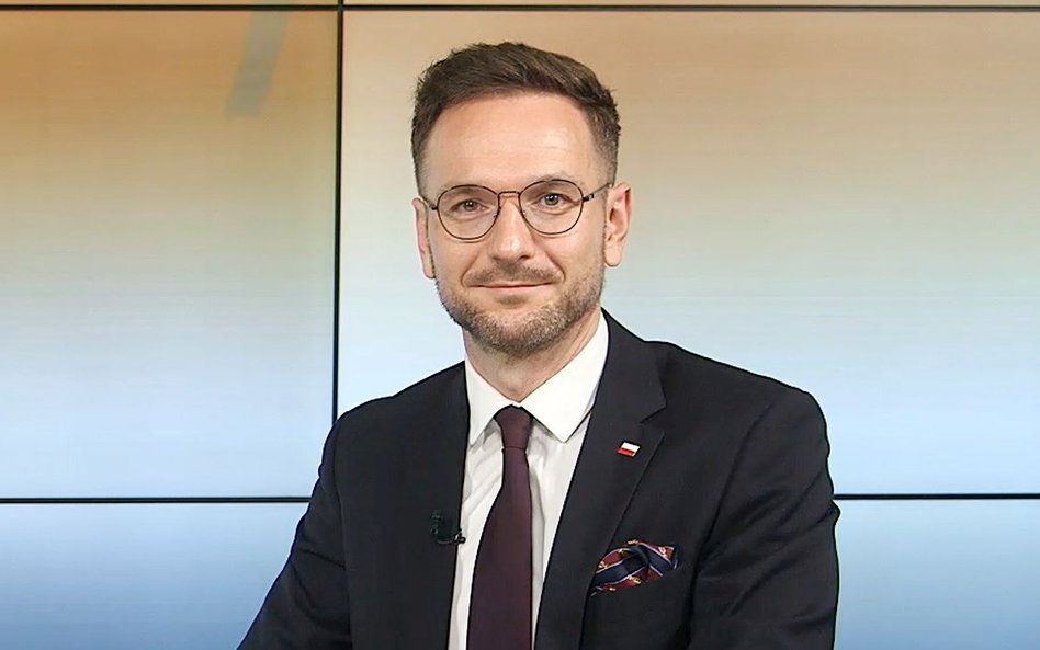 Tusk proponuje 800plus od 1 czerwca. Minister: Trudno mu poprzeć 500plus