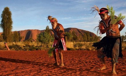 Starsza pani zawiozła nawet przyszłych inwestorów do Australii. Pokazała działki, na których mieli w