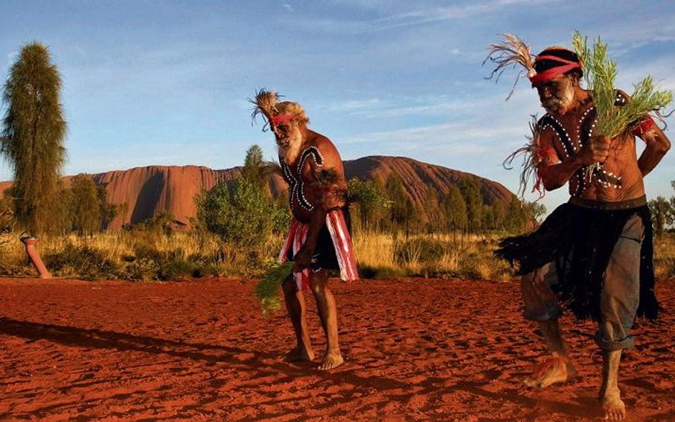 Starsza pani zawiozła nawet przyszłych inwestorów do Australii. Pokazała działki, na których mieli w