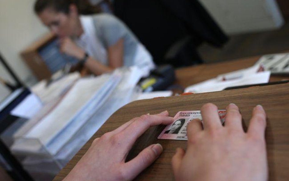 W przypadku kradzieży tożsamości złodzieje zawierają umowy konsumenckie na cudze dane osobowe
