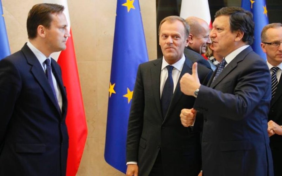 Radosław Sikorski i Donald Tusk w Brukseli (2011 r.). Wpływ szefa MSZ na decyzje w sprawach UE malej