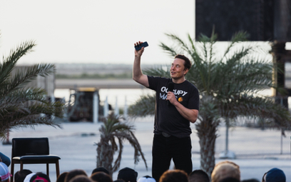 Elon Musk zapowiada rozmowy telefoniczne na Twitterze i łączność wideo.