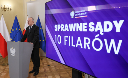 Minister sprawiedliwości Adam Bodnar na konferencji prasowej „Sprawne sądy – 10 filarów”