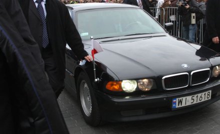 Oficer służb: Kogut na dachu nie zwalnia od myślenia