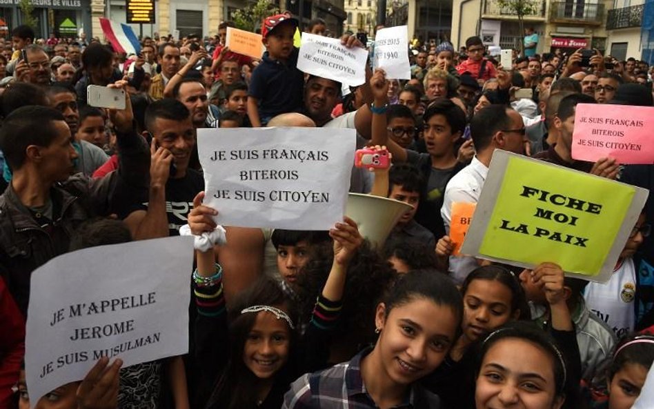 Mer Beziers wywołał oburzenie republikanów i demonstrację muzułmanów w swoim mieście