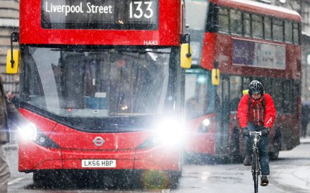 Mocne opady śniegu w Londynie