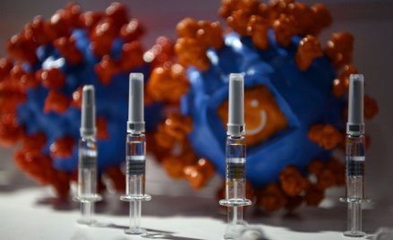 Japonia przeznaczy 6,3 mld dol. na szczepionki na COVID