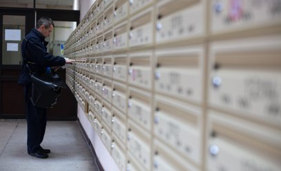 Jedna decyzja o karze, ale przesyłki do małżonków już dwie