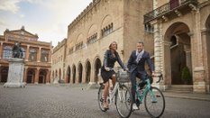 Do Bolonii, stolicy włoskiego regionu Emilia-Romania, można dolecieć tego lata z czterech polskich l