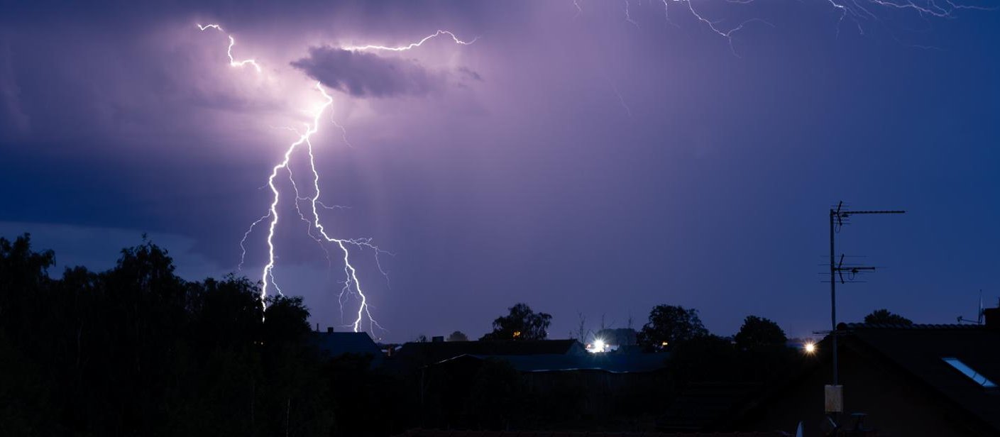 Alert RCB w prawie całym kraju. Gwałtowne burze i silny wiatr