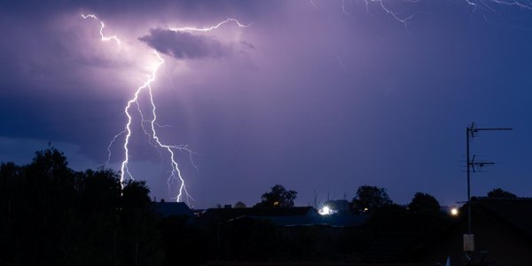 Alert RCB w prawie całym kraju. Gwałtowne burze i silny wiatr