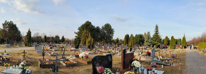 Warszawskie cmentarze zapełniały się przez wieki, zapełniały się ludźmi, których to miasto przyjmowa