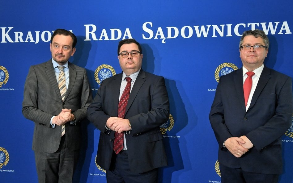 Styczeń 2021. Zastępca rzecznika prasowego Krajowej Rady Sądownictwa, sędzia Jarosław Dudzicz (P), b