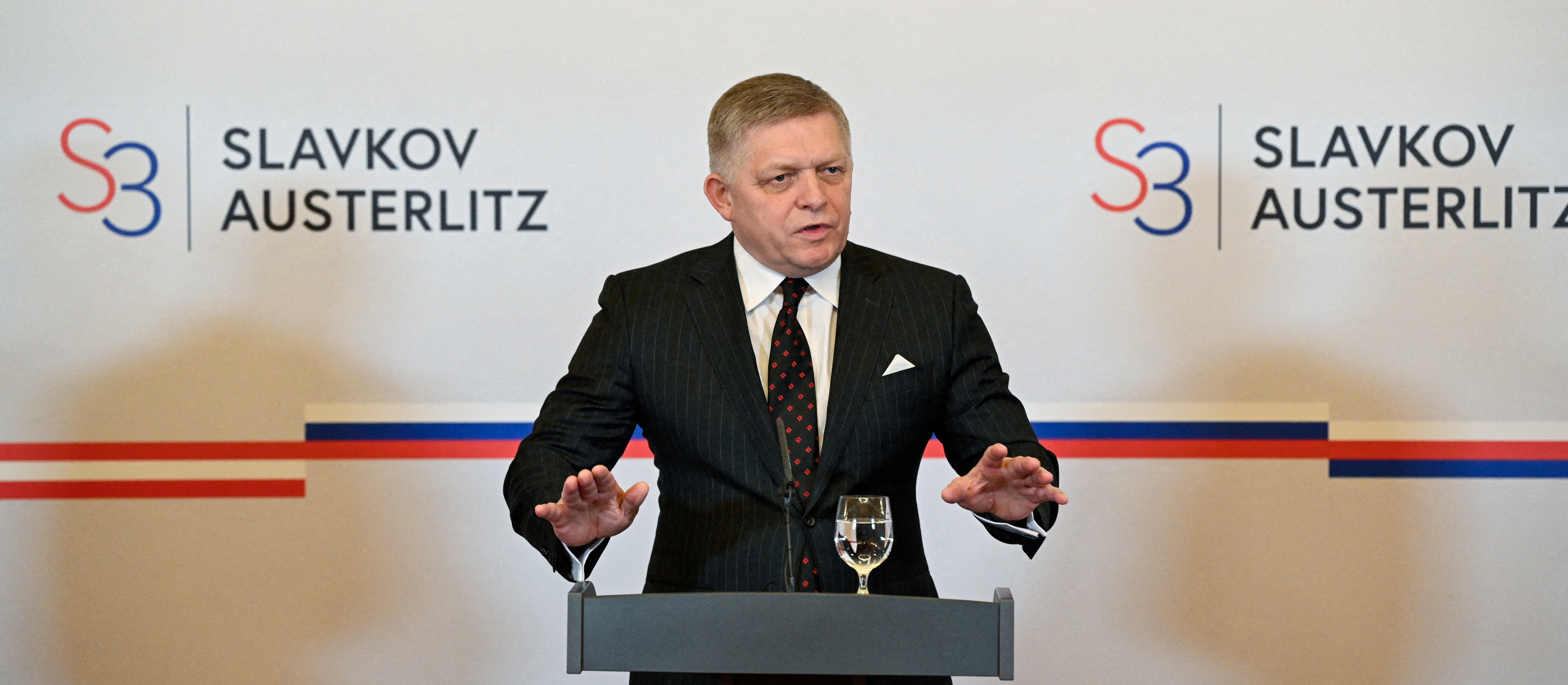 Słowacja wstrzymuje dostawy prądu do Ukrainy. Fico: Nie będzie pomocy