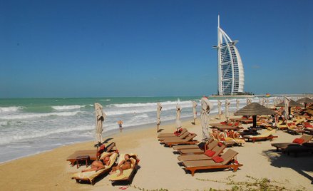 Bikini znika z plaż w Dubaju