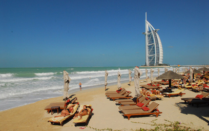 Bikini znika z plaż w Dubaju