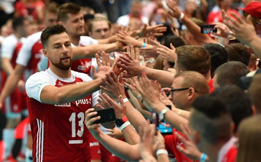 Polscy kibice tłumnie wspierają swoich ulubieńców w Holandii. Na prawdziwe emocje i trudniejszych ry