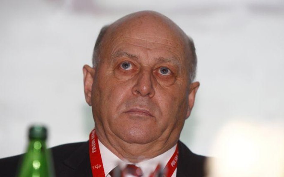 Prezes PZPN Grzegorz Lato przyznał się do błędu w sprawie usunięcia orła z koszulek reprezentacji, a