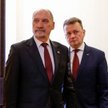 Mariusz Błaszczak (z prawej) wyczyści MON z ludzi Antoniego Macierewicza